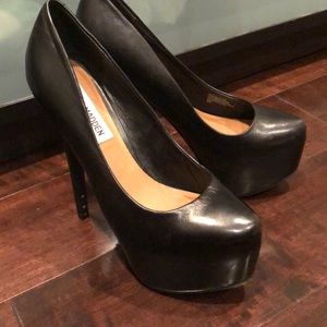 Dejavu heels by Steve Madden size 6.5